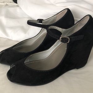 Tesori Womens Black Leather Wedges 7